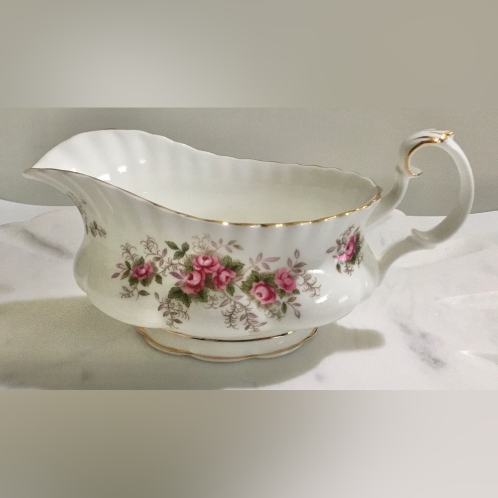 Vintage Royal Albert Lavender Rose gravy boat
